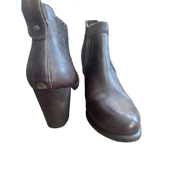 UGG Australia Women's Brown Leather Cobie Round Toe Heel Bootie Size 9.5 - Picture 9 of 10